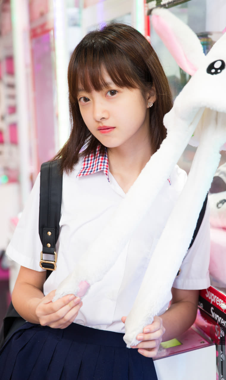 制服女孩 NFT 發行卡面