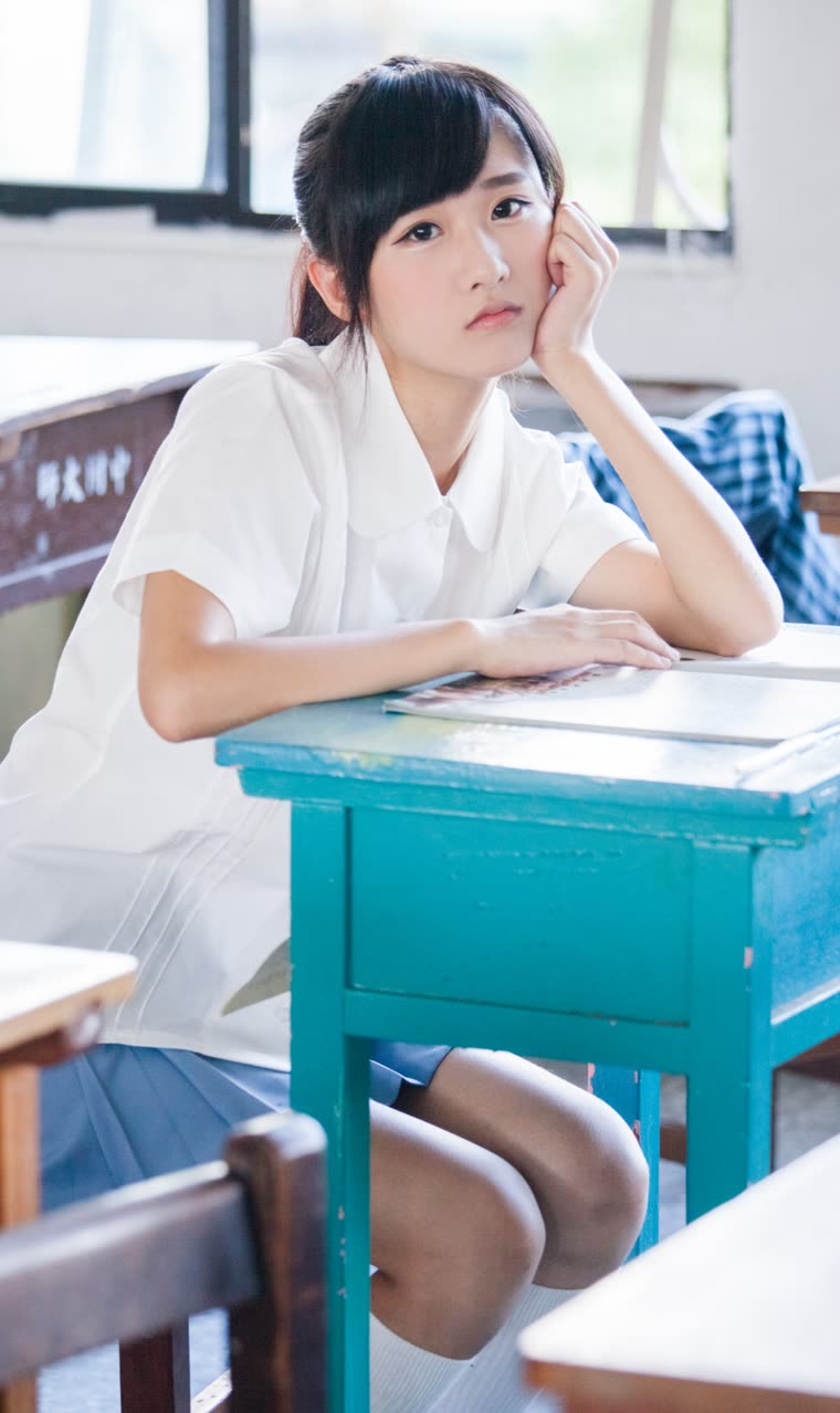 制服女孩 NFT 發行卡面
