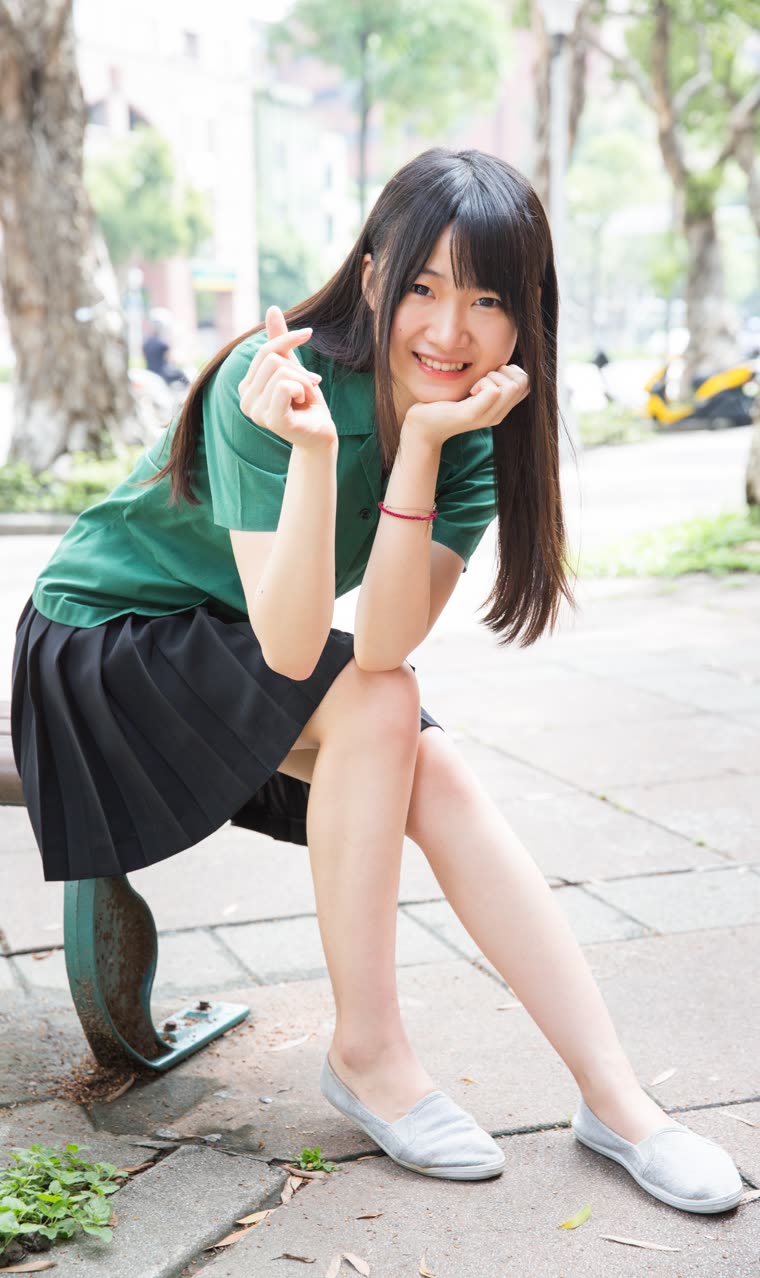 制服女孩 NFT 發行卡面