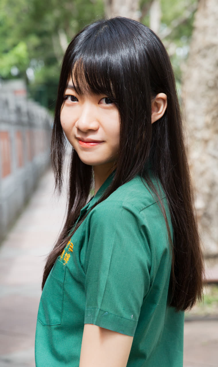 制服女孩 NFT 發行卡面
